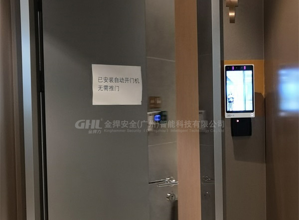 人臉識別無接觸平開門自動開門機·廣州珠江新城寫字樓