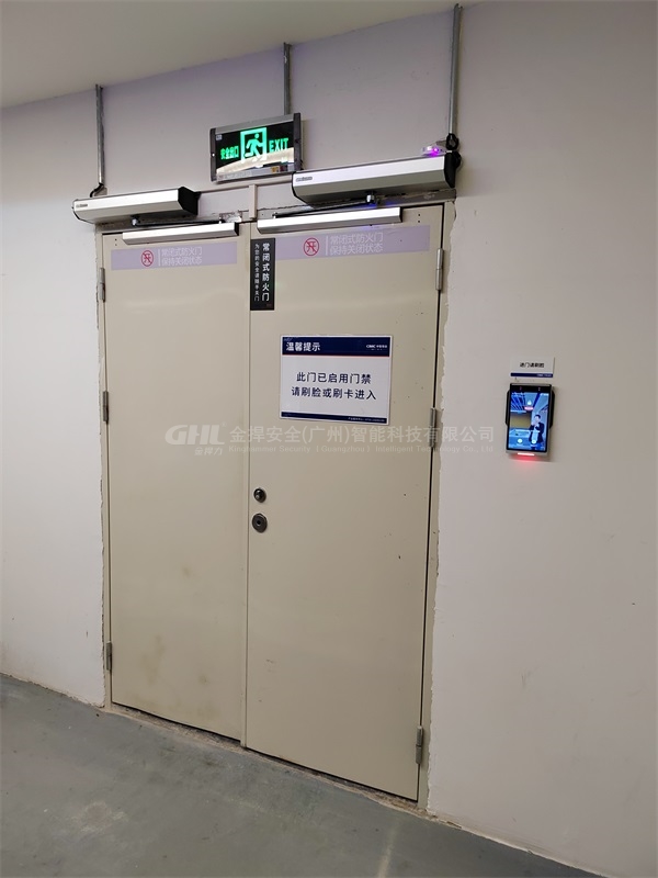 電動(dòng)閉門器聯(lián)動(dòng)門禁人臉識(shí)別