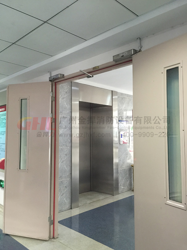 安裝電動閉門器的常開式防火門