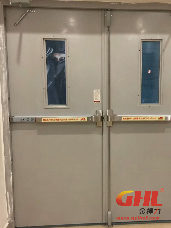 讓非法分子“望鎖而逃”