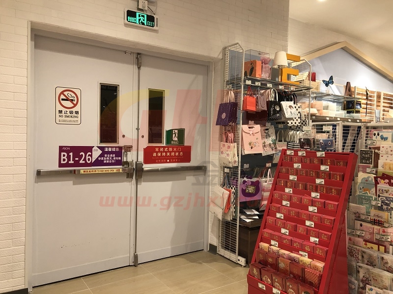 高端大氣的金捍力報(bào)警推桿鎖給永旺超市錦上添花