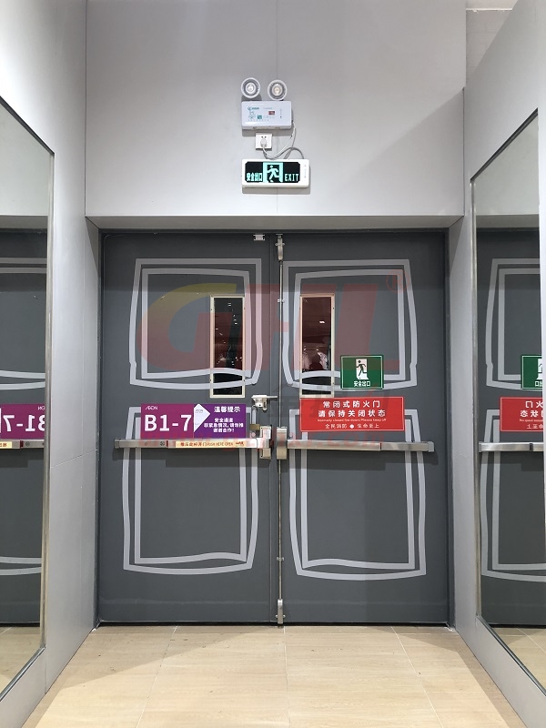 永旺超市防火門(mén)皆安裝上報(bào)警推桿鎖