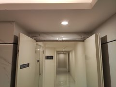 金捍力電動(dòng)閉門器大膽的項(xiàng)施工方，提出了新穎的安裝方式