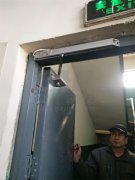 什么是電動閉門器？