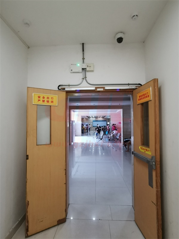 現(xiàn)場獨(dú)立聯(lián)動(dòng)控制電動(dòng)閉門器自動(dòng)關(guān)閉防火門