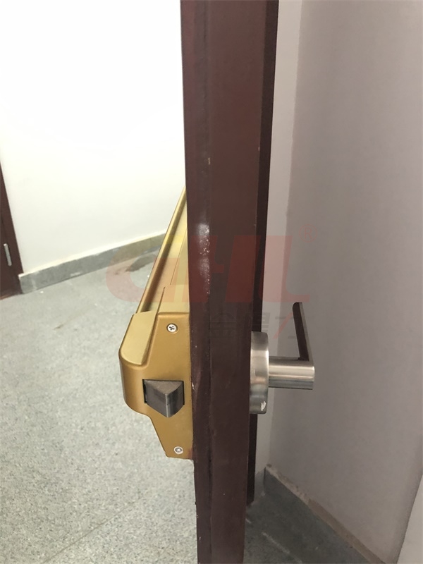 逃生鎖搭配外側執(zhí)手鎖