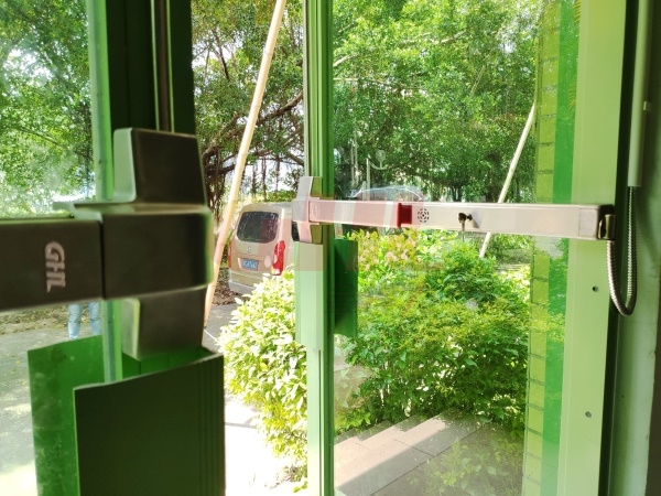 圖書館通道門安裝金捍力報(bào)警推桿鎖