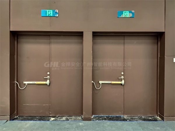 疏散門(mén)安裝的電動(dòng)推桿鎖