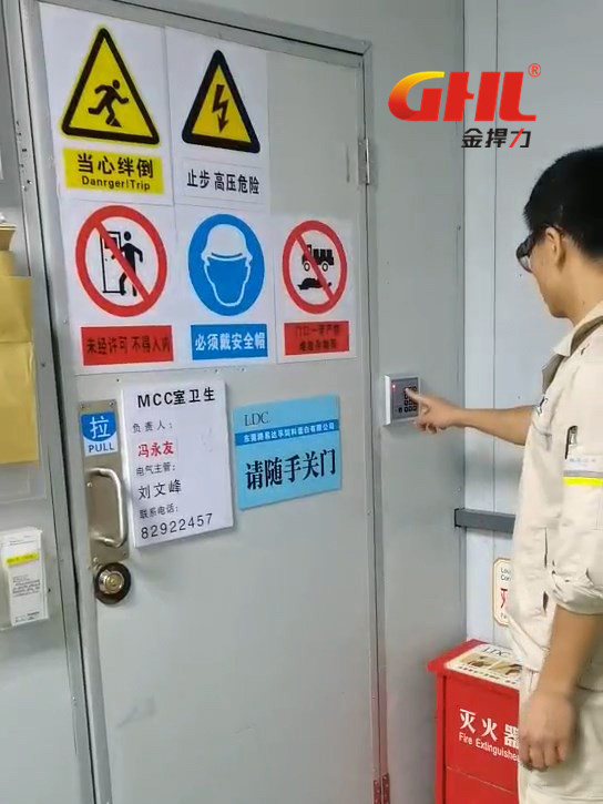 電動(dòng)推桿鎖聯(lián)動(dòng)門禁使用