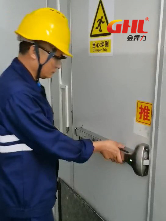 東莞糧倉安全出口安裝電動(dòng)推桿鎖