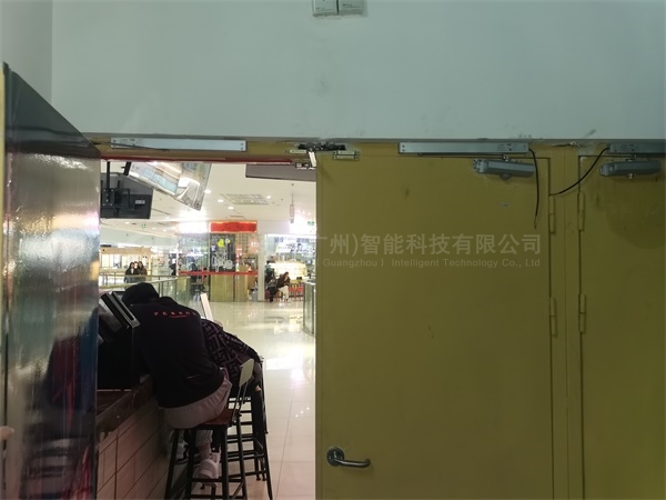 萬達(dá)廣場安裝金捍力常開式防火門閉門器