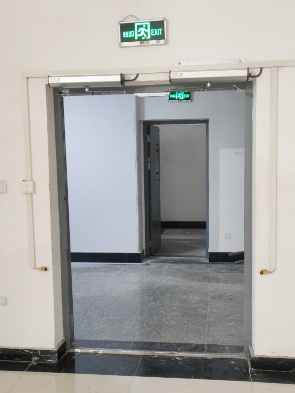 自動(dòng)平開門機(jī)采用紅外對(duì)射感應(yīng)開門方案